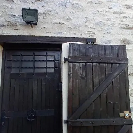 La Croix Des Landes Ou D'hote Avec Piscine A Holiday home *