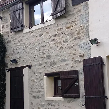 La Croix Des Landes Ou D'hote Avec Piscine A Holiday home *